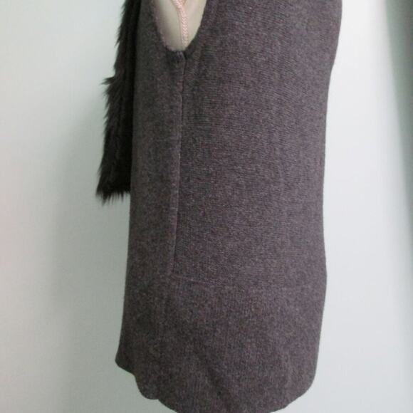 Roz & Ali Sleeveless Gray Knit Black Faux Collar Sweater Vest -Small-VGC - Picture 3 of 14